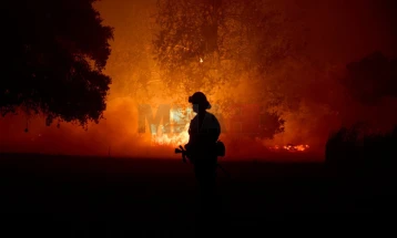 Пожар во Малибу: 40 хектари изгорени, воведена задолжителна евакуација