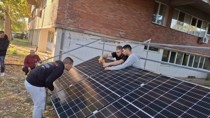 Тренинг центар за инсталација на фотоволтаични системи добија учениците во СОУ „Гошо Викентиев“ - Кочани