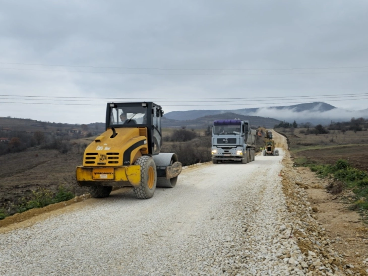 Почна изградбата на локалниот пат помеѓу кумановските села Косматац, Мургаш и Новосељане