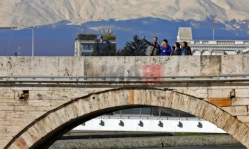 Për fundjavë reshje të përkohshme, borë dhe erë