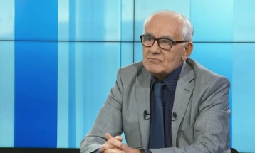 Kadriu: Shtyrja e vendimit për Ligjin për përdorimin e gjuhëve në dobi të shqiptarëve