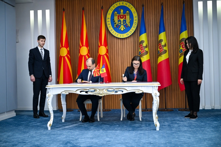 Minister Murtezani signs Memorandum of cooperation in EU integrations with Moldova