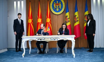 Minister Murtezani signs Memorandum of cooperation in EU integrations with Moldova