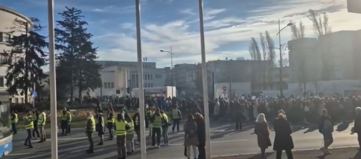 Тензии во и пред Собранието на Војводина додека се гласаше за буџетот