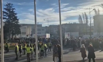 Тензии во и пред Собранието на Војводина додека се гласаше за буџетот