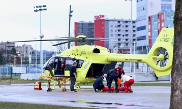 Ученик во основно училиште во Загреб со нож ранил наставничка и неколку деца (ДПЛ)