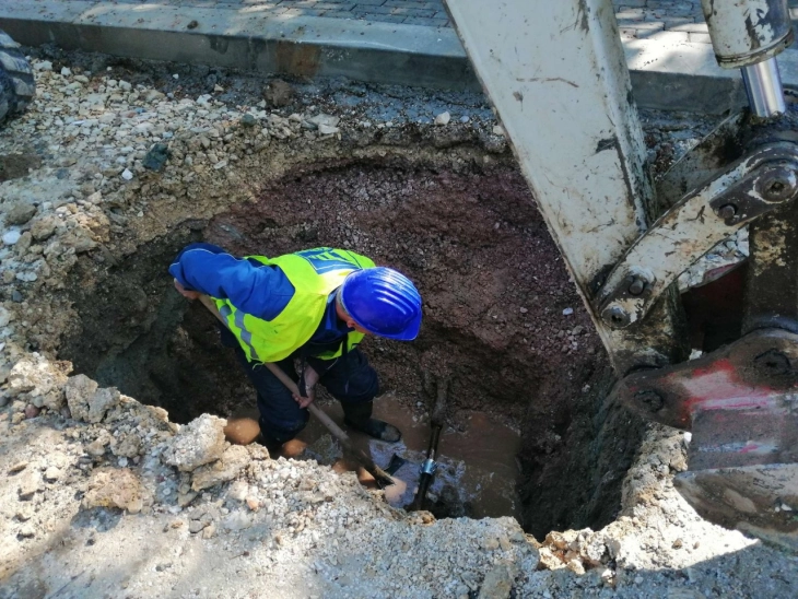 Shkupi nga nesër në mëngjes do të mbetet pa ujë, sanimi i tubacionit kryesor duhet të përfundojë për më pak se 15 orë