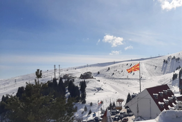 На Попова Шапка најстудено и со најмногу снег, најтопло во Гевгелија