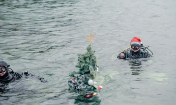 Divers decorate underwater Christmas tree in Ohrid 