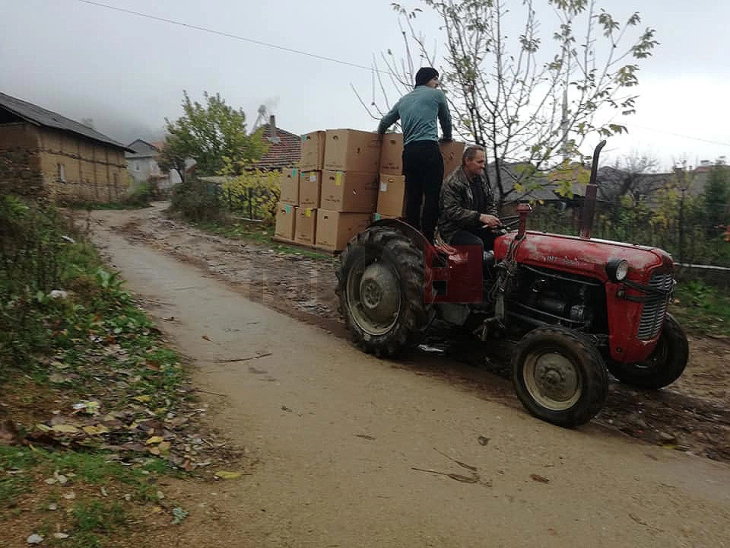 Ulet numri i bujqve të regjistruar nga 90.000 para dhjetë viteve në rreth 65.000