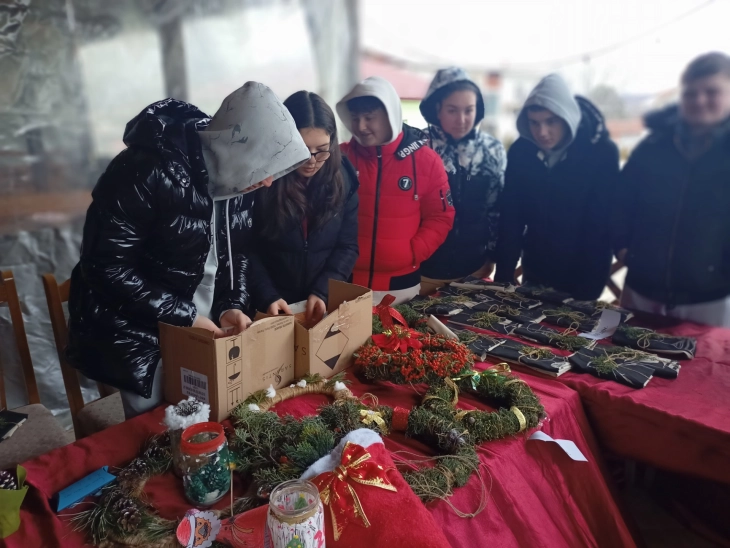 Новогодишен хуманитарен базар во Чашка