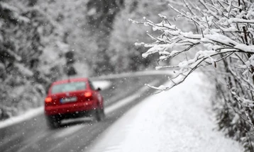 Heavy vehicles banned at Tetovo-Popova Shapka, snowdrifts disrupt traffic on road to Golema Crcorija-Golesh border crossing