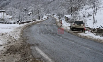 Врне снег во Берово, Делчево и на планинскиот превој Плетвар, не се пречка за сообраќајот