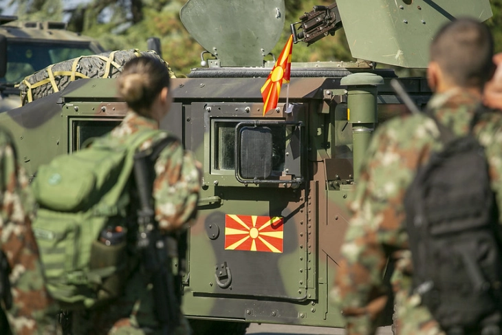 President, Defense Minister, Army Chief of Staff on video-conference call with Macedonian peacekeepers