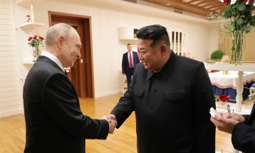 Kim në letrën drejtuar Putinit premtoi përforcime shtesë të lidhjeve me Rusinë