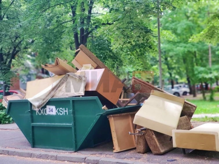 Çdo qytetar vitin e kaluar ka krijuar 503 kilogramë mbeturina komunale, kryesisht letër dhe metal dhe vetëm gjysmën e mbeturinave plastike