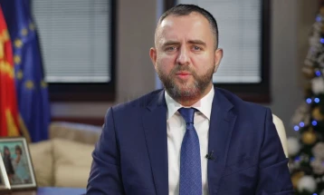 Toshkovski: Në vitin 2025-të të gjithë së bashku të punojmë për të siguruar paqen, stabilitetin dhe prosperitetin