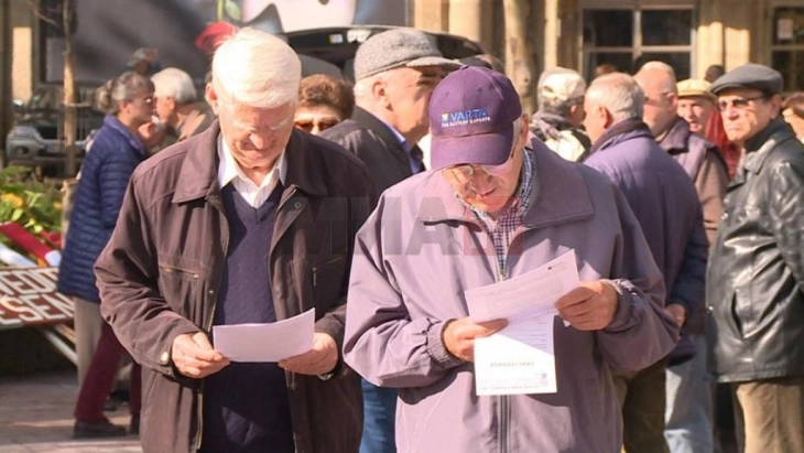 Mickoski: Po e rrumbullakojmë premtimin për rritje lineare të pensioneve për 5.000 denarë