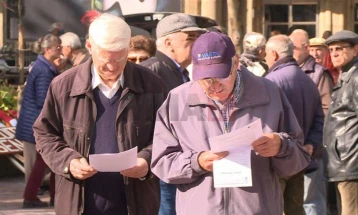 Mickoski: Po e rrumbullakojmë premtimin për rritje lineare të pensioneve për 5.000 denarë