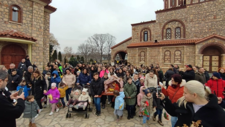 Бадникова поворка во Велес