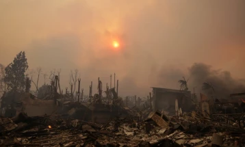 Најмалку пет жртви во пожарите околу Лос Анџелес