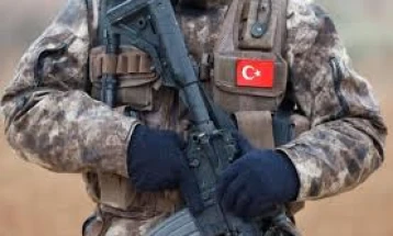 Forcat e armatosura turke në gjendje gatishmërie për një operacion të mundshëm ushtarak në Siri kundër militantëve të PKK-së, publikoi një gazetë turke