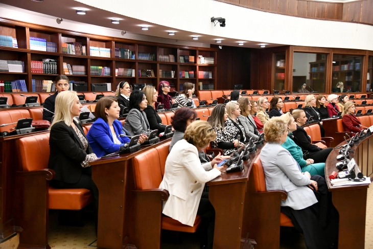 Gashi në mbledhjen konstituive të Klubit të deputeteve: Vazhdoni me punën dhe përkushtimin tuaj, vazhdoni të ngritni zërin dhe të luftoni për veten, vajzat tuaja dhe për shoqërinë