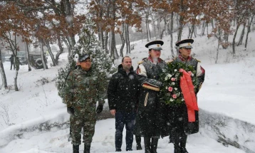 Misajlovski, Lafchiski lay flowers at Blace in memory of dead peacekeepers