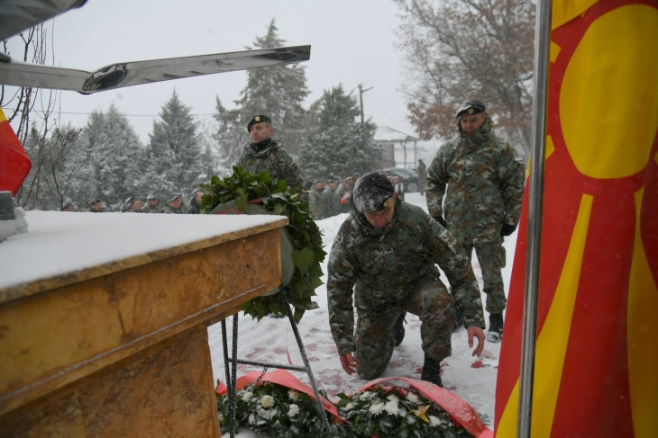 Одбележана 17-годишнината од хеликоптерската несреќа во која загинаа единаесет припадници на Армијата