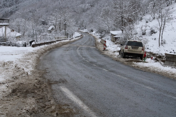 NP Rrugët e Maqedonisë: Të mënjanohen automjetet në rrugën qendra e skijimit Mavrovë - Bunec përmes fshatrave Nikiforovë dhe Leunovë