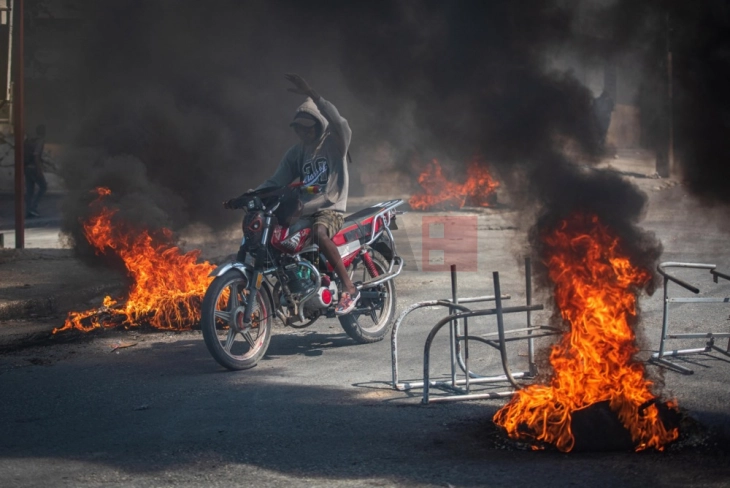 Në Haiti për shkak të grupeve kriminele  janë zhvendosur mbi një milionë njerëz