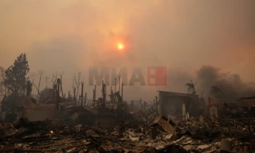 Autoritetet në Los Anxhelos i paralajmëruar banorët e evakuuar të mos kthehen në shtëpitë e tyre  të paktën edhe një javë