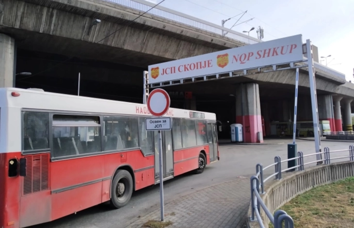 Një këmbësor u lëndua rëndë, goditet nga një autobus i NPQ-së