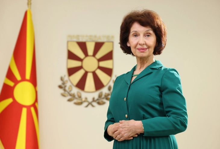 Presidentja Siljanovska-Davkova në shënimin e Epifanisë - Uji bekuar në Ohër dhe në Strugë