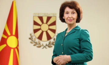 Presidentja Siljanovska-Davkova në shënimin e Epifanisë - Uji bekuar në Ohër dhe në Strugë