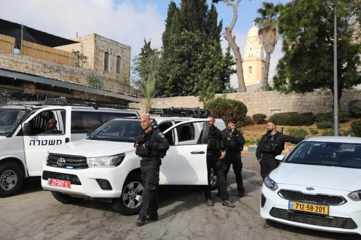 Katër të lënduar në një sulm me thikë në Tel Aviv, sulmuesi është vrarë