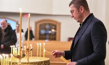 Mickoski visits St. Nikola Macedonian Orthodox Church in New Jersey