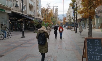 Vazhdon periudha e motit të qëndrueshëm dhe relativisht të ngrohtë