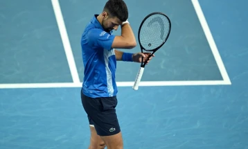 Novak Djokovic booed as he pulls out after one set of semi-final