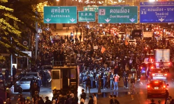 Pjesa më e madhe e transportit publik në Bangkok do të jetë falas për një javë shkaku i ndotjes