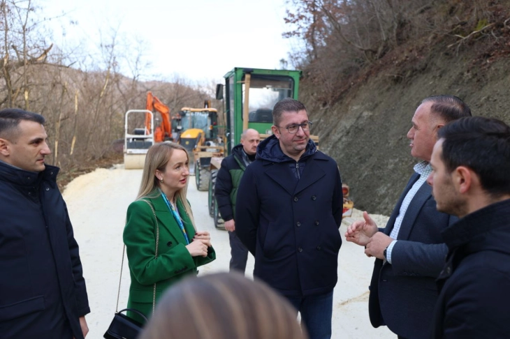 Mickoski: Rikonstruksioni i rrugës Katllanovë - Gradmanci i ndërlidh dy vendbanimet në Komunën e Petrovecit, vazhdojmë të ndërtojmë