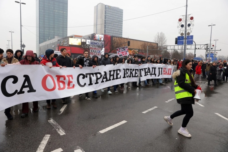 Инцидент во Нов Белград: Со автомобил влетала во насобраните граѓани и удрила студентка