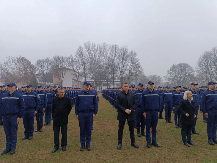 Промоција на нови полициски службеници (во живо)