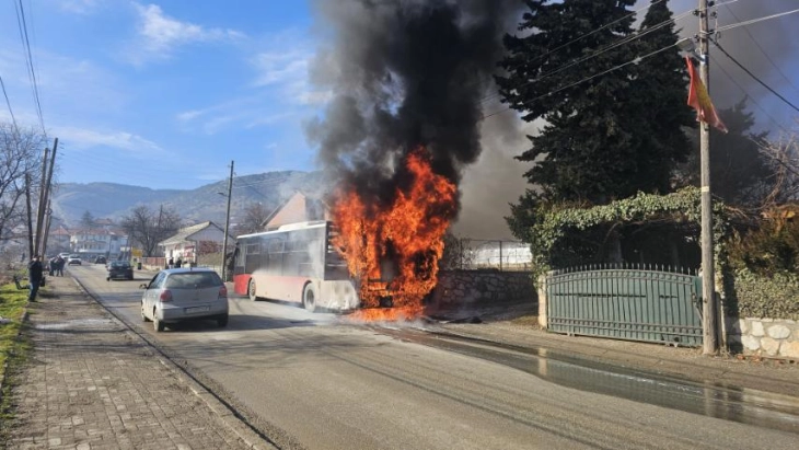 Autobusi i NQP ka marrë flakë në Sopishtë (video)