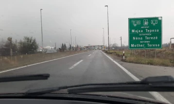 Trafiku nëpër disa rrugë të lagështa, mjegull në Dellçevë, Manastir, Prilep dhe në aksin rrugor Petrovec