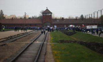 Сиљановска Давкова на одбележување на годишнината од ослободувањето на Аушвиц