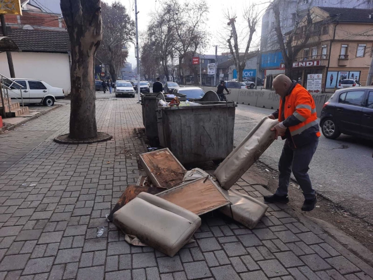 ЈП Комунална хигиена-Скопје подигнало приближно 50 кубни метри отпад од повеќе диви депонии во општините Чаир и Карпош