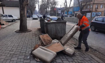 ЈП Комунална хигиена-Скопје подигнало приближно 50 кубни метри отпад од повеќе диви депонии во општините Чаир и Карпош