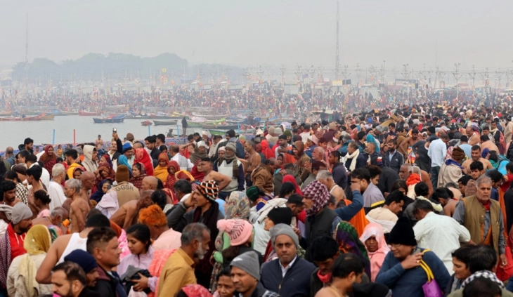 Të paktën 15 të vdekur nga stampedoja në festivalin hindu Kumb Mela në Indi