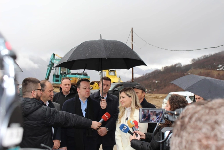 Zëvendësministrja Zekolli Shaqiri inspektoi punimet e rrugës së re Tetovë-Prizren